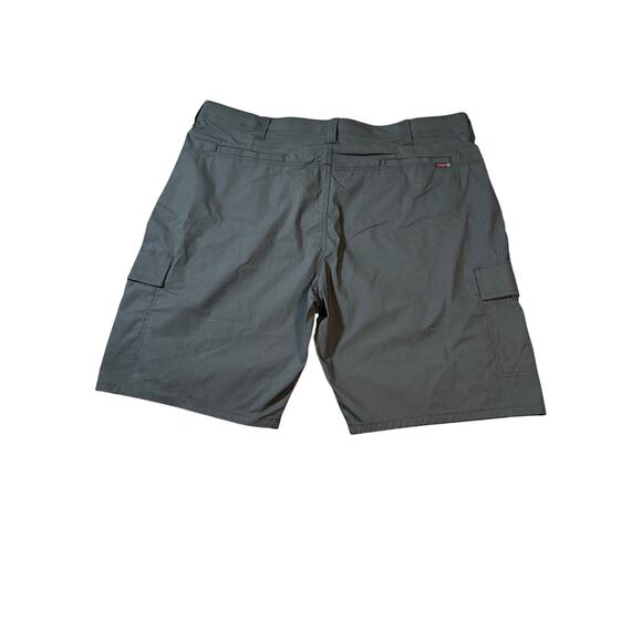 NWT Wrangler ATG All Terrain Gear Performance Shorts Mens Dark Grey Size 44‎ - Picture 2 of 10